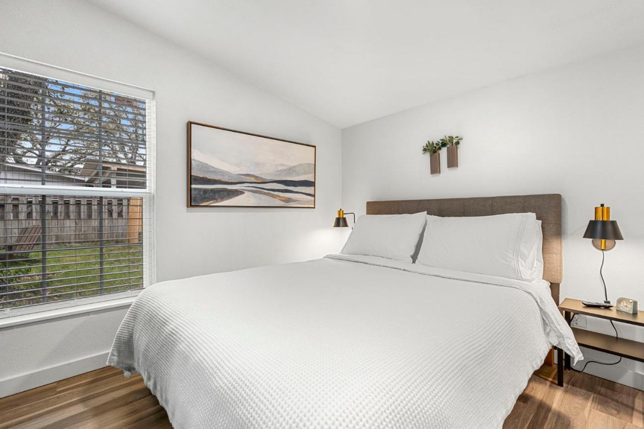 New! The Yellow Door- Downtown Wimberley W/ River Access Экстерьер фото